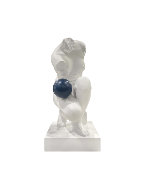 WHITE KNEELING BUST